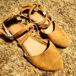 Sandals size M 7/8 Camel colored and soft!